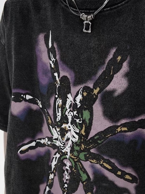 Camiseta de manga corta con estampado de araña desgastada y lavada para hombre-1