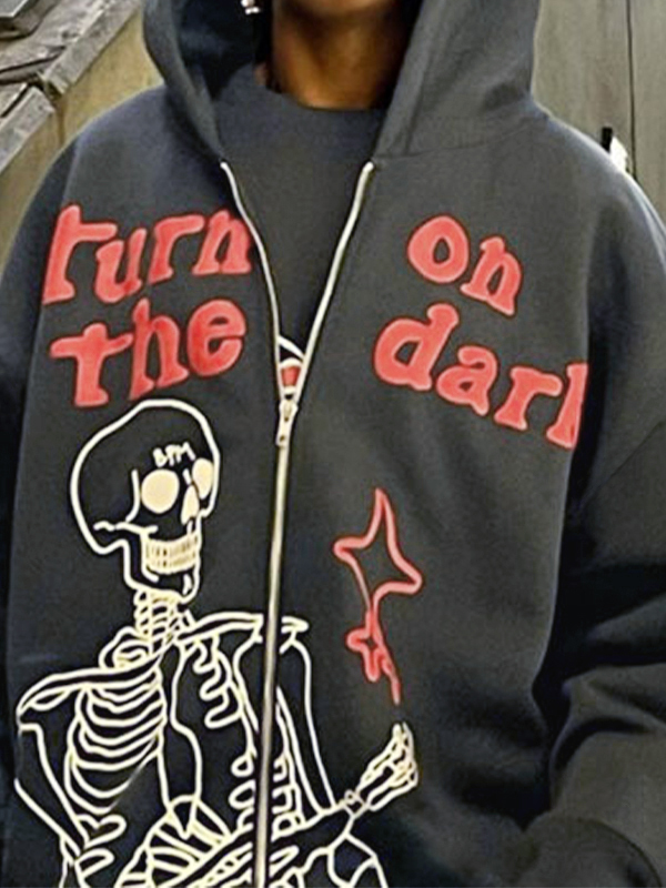 Sudadera con capucha y cremallera con gráfico de calavera y letras para hombre-3