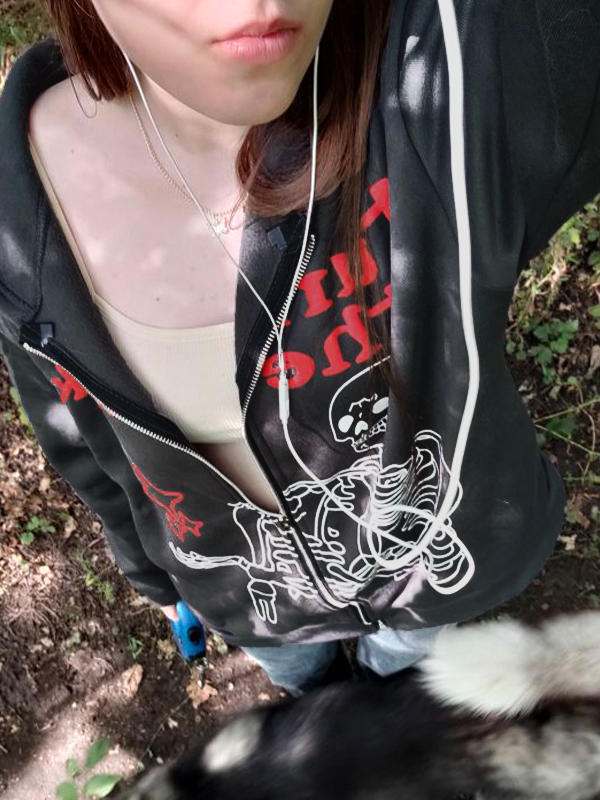 Sudadera con capucha y cremallera con gráfico de calavera y letras para hombre-2